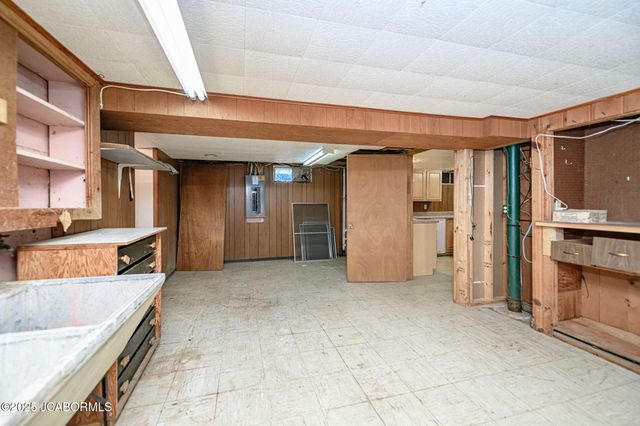 812 SWIFTS HIGHWAY, Jefferson City, MO 65109