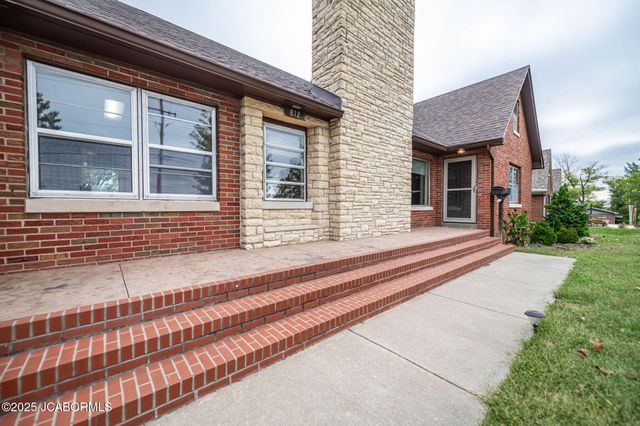 812 SWIFTS HIGHWAY, Jefferson City, MO 65109