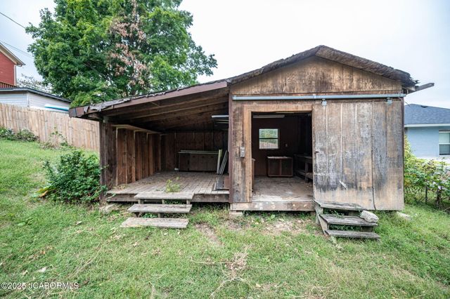 812 SWIFTS HIGHWAY, Jefferson City, MO 65109