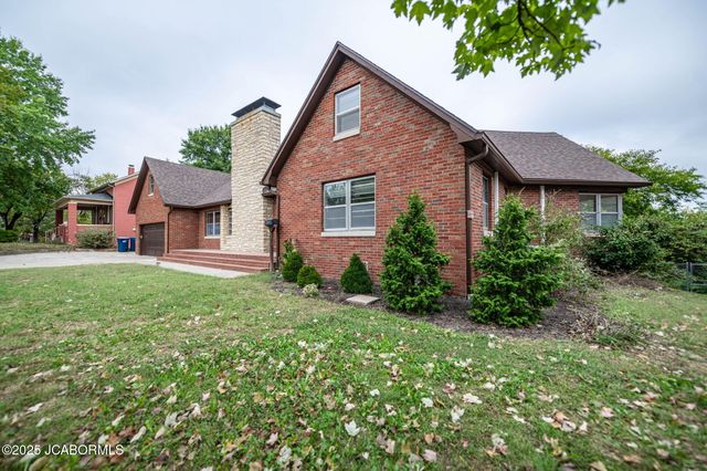 812 SWIFTS HIGHWAY, Jefferson City, MO 65109