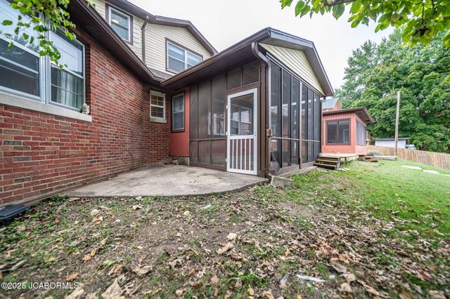 812 SWIFTS HIGHWAY, Jefferson City, MO 65109