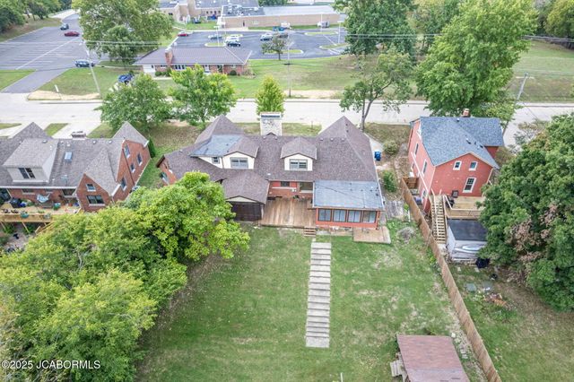 812 SWIFTS HIGHWAY, Jefferson City, MO 65109