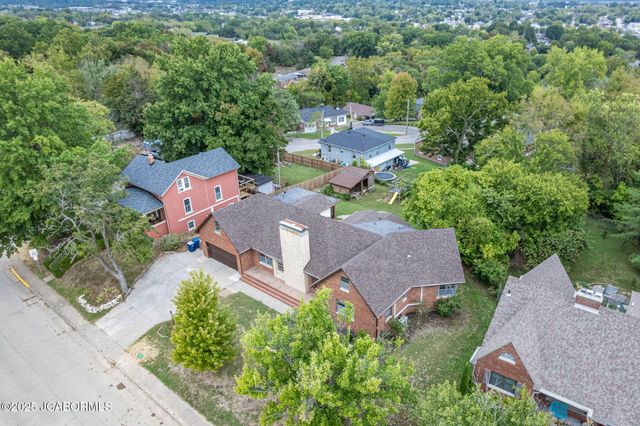 812 SWIFTS HIGHWAY, Jefferson City, MO 65109