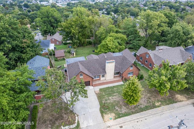 812 SWIFTS HIGHWAY, Jefferson City, MO 65109