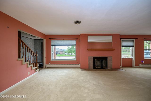 812 SWIFTS HIGHWAY, Jefferson City, MO 65109