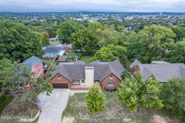 812 SWIFTS HIGHWAY, Jefferson City, MO 65109