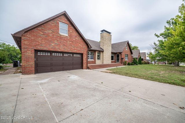 812 SWIFTS HIGHWAY, Jefferson City, MO 65109