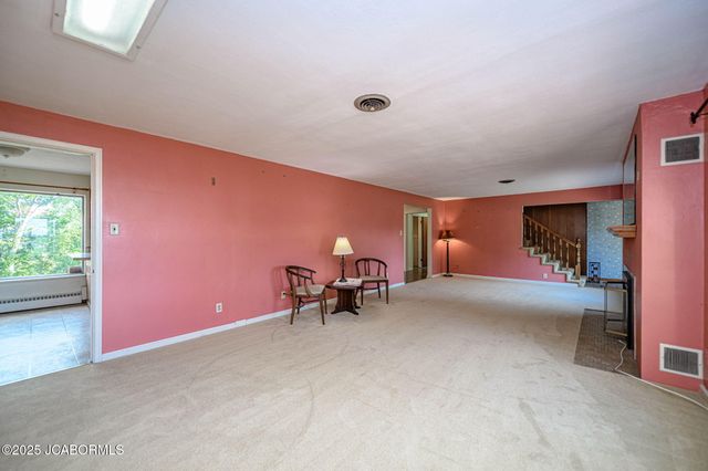 812 SWIFTS HIGHWAY, Jefferson City, MO 65109