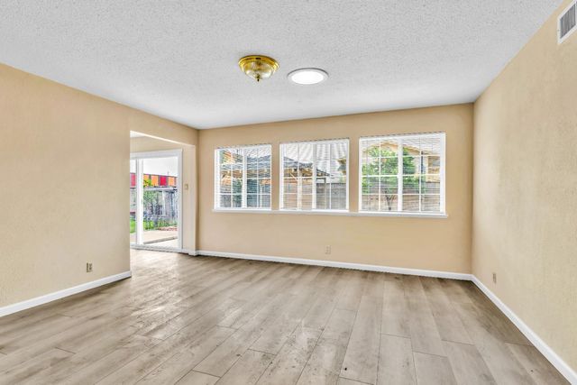 7574 Twilight Dr, Sacramento, CA 95822