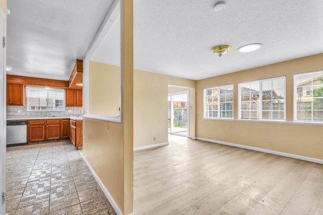 7574 Twilight Dr, Sacramento, CA 95822