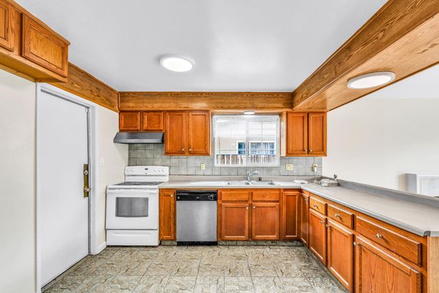 7574 Twilight Dr, Sacramento, CA 95822