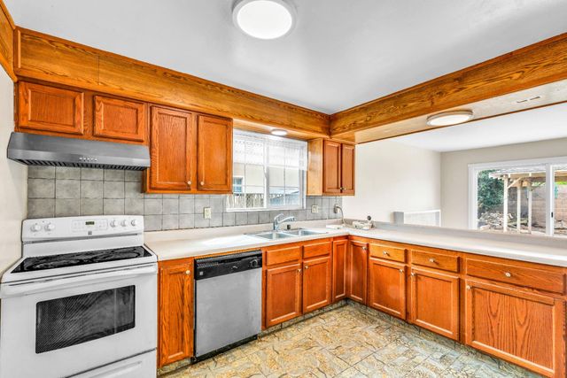 7574 Twilight Dr, Sacramento, CA 95822