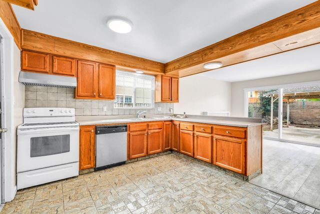 7574 Twilight Dr, Sacramento, CA 95822