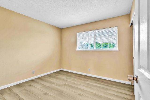 7574 Twilight Dr, Sacramento, CA 95822