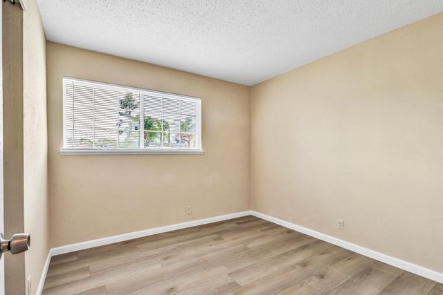 7574 Twilight Dr, Sacramento, CA 95822