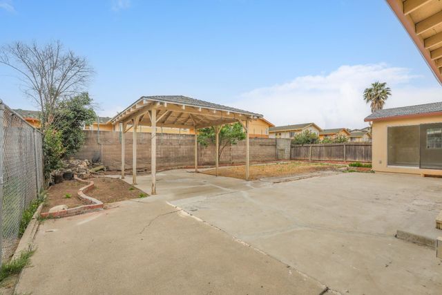 7574 Twilight Dr, Sacramento, CA 95822