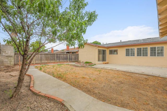 7574 Twilight Dr, Sacramento, CA 95822