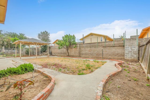 7574 Twilight Dr, Sacramento, CA 95822