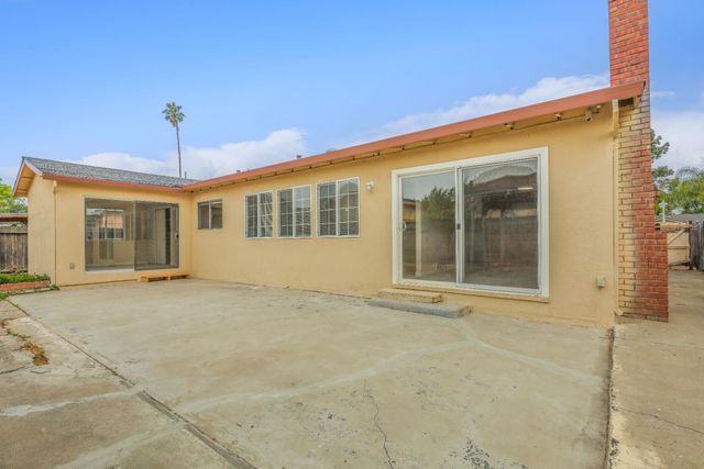 7574 Twilight Dr, Sacramento, CA 95822