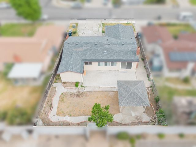 7574 Twilight Dr, Sacramento, CA 95822