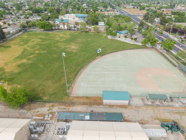 7574 Twilight Dr, Sacramento, CA 95822