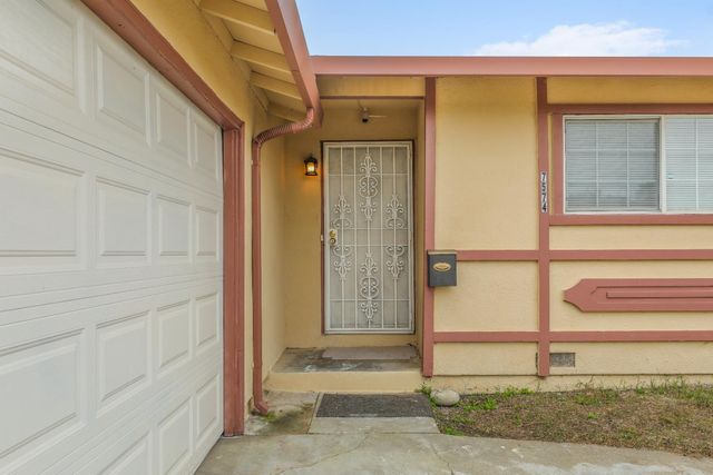 7574 Twilight Dr, Sacramento, CA 95822