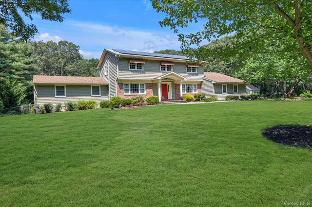 3 Melrose Court, Dix Hills, NY 11746