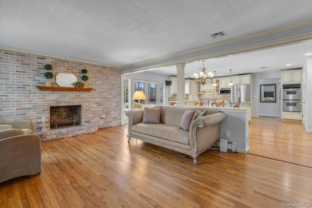 3 Melrose Court, Dix Hills, NY 11746