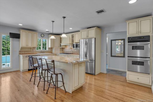 3 Melrose Court, Dix Hills, NY 11746