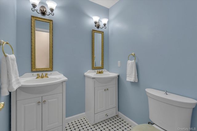 3 Melrose Court, Dix Hills, NY 11746