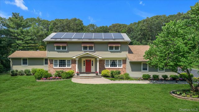 3 Melrose Court, Dix Hills, NY 11746