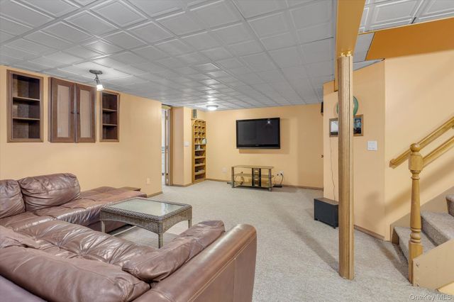 3 Melrose Court, Dix Hills, NY 11746