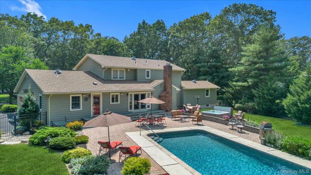 3 Melrose Court, Dix Hills, NY 11746