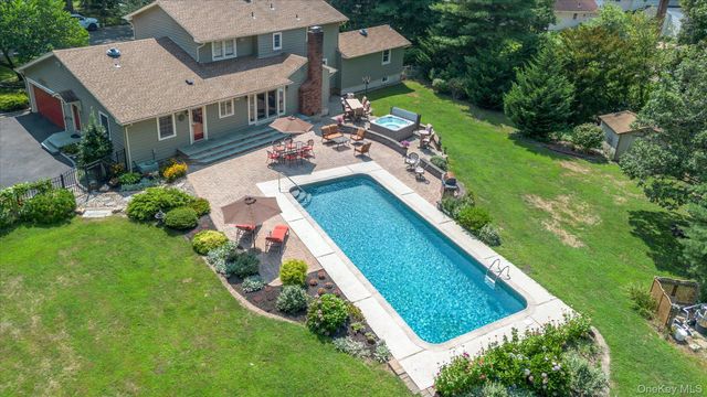3 Melrose Court, Dix Hills, NY 11746