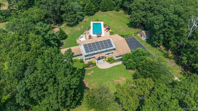 3 Melrose Court, Dix Hills, NY 11746