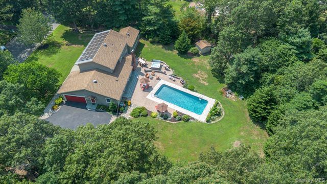 3 Melrose Court, Dix Hills, NY 11746