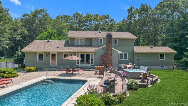 3 Melrose Court, Dix Hills, NY 11746