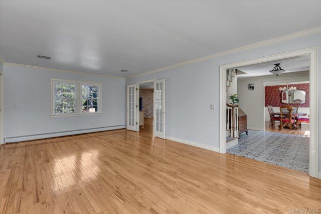 3 Melrose Court, Dix Hills, NY 11746