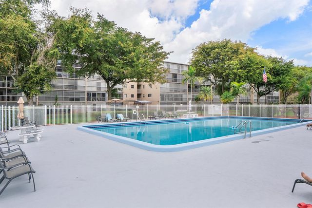 5200 Washington Street 301, Hollywood, FL 33021