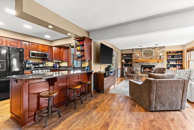 5300 Clover LANE, Racine, WI 53406