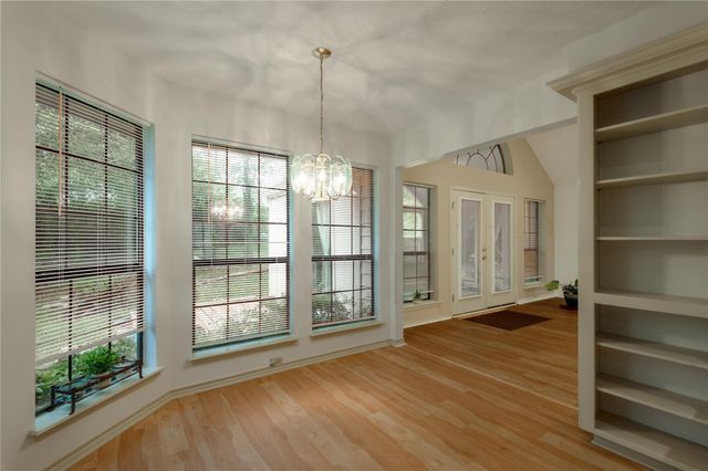 913 Cherry Hills Drive, Huntsville, TX 77340