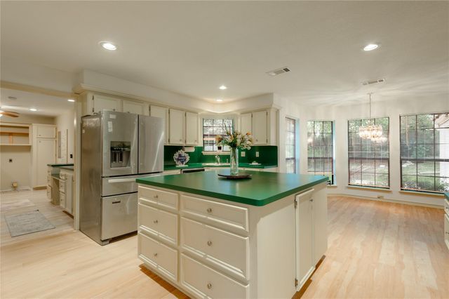 913 Cherry Hills Drive, Huntsville, TX 77340