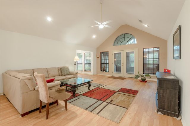 913 Cherry Hills Drive, Huntsville, TX 77340
