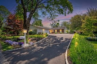 4 Hillcrest Ave, Mendham Boro, NJ 07945