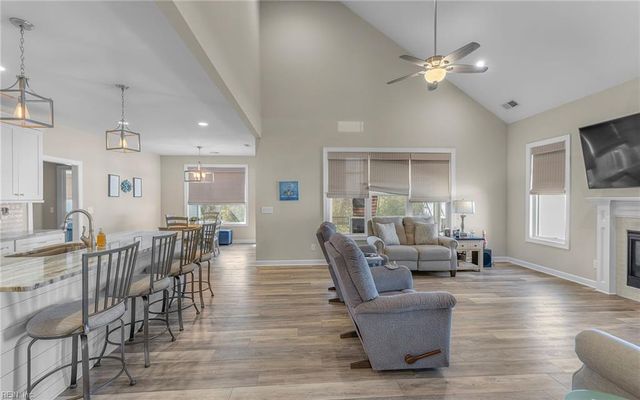 712 Jubilee CT, Chesapeake, VA 23322