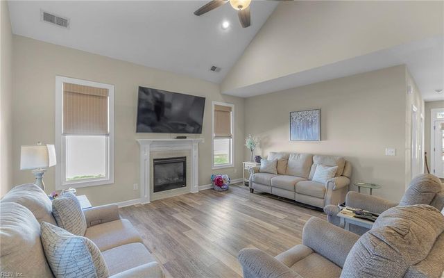 712 Jubilee CT, Chesapeake, VA 23322