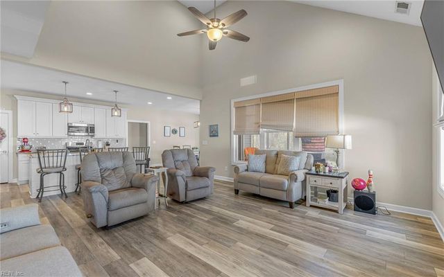 712 Jubilee CT, Chesapeake, VA 23322