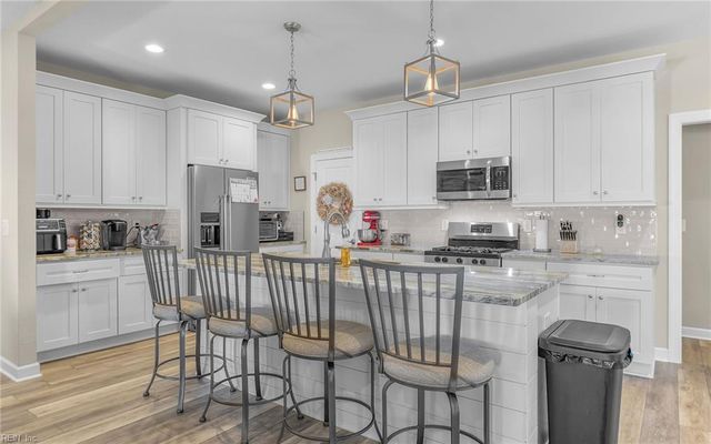 712 Jubilee CT, Chesapeake, VA 23322