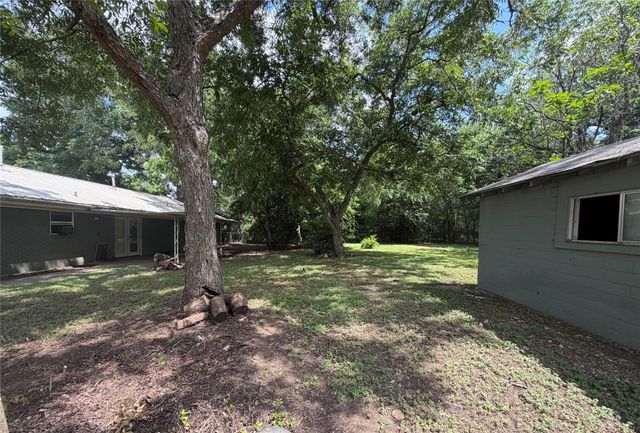 204 N Rockdale ST, Lexington, TX 78947