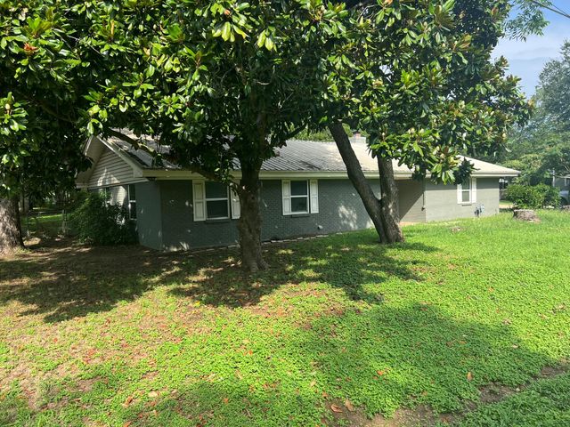 204 N Rockdale ST, Lexington, TX 78947